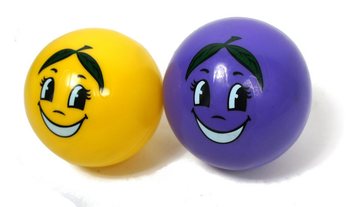 2 linksmi kamuoliukai tinklelyje (12 vnt.)