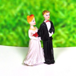 Vestuvinė Figūrėlė Jaunavedžiai ant Torto 8 cm (10 vnt.)