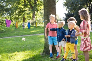 BS BUITENSPEEL &ndash; MEDINIS METIMO ŽAIDIMAS &bdquo;GYVŪNŲ UŽPAKALIUKAI&ldquo; (2 vnt.)